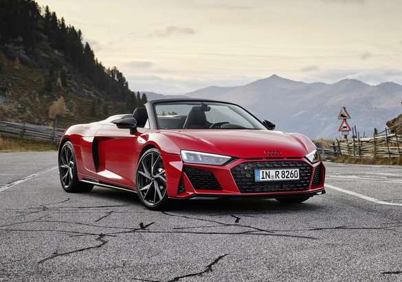 Купе и спайдер Audi R8 получили заднеприводные версии