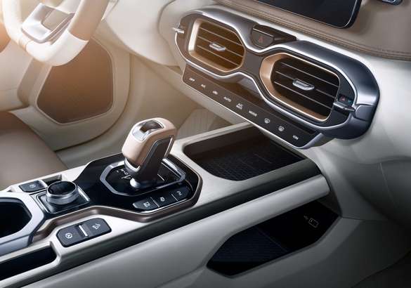 В Китае показали серийный кроссовер Geely Icon