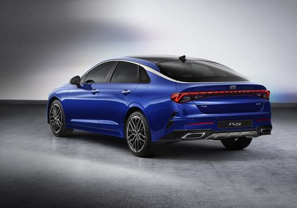 Kia показала первые фото новой Optima