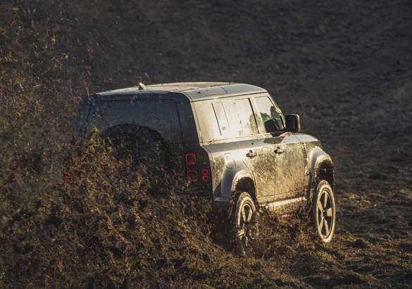 Новый Land Rover Defender снимется в новом фильме о Джеймсе Бонде