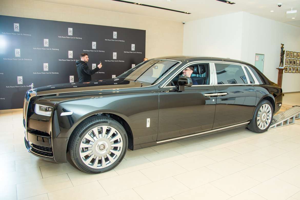 Эксклюзивные Rolls-Royce Wraith и Phantom показали в Петербурге