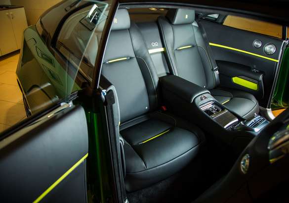 Эксклюзивные Rolls-Royce Wraith и Phantom показали в Петербурге