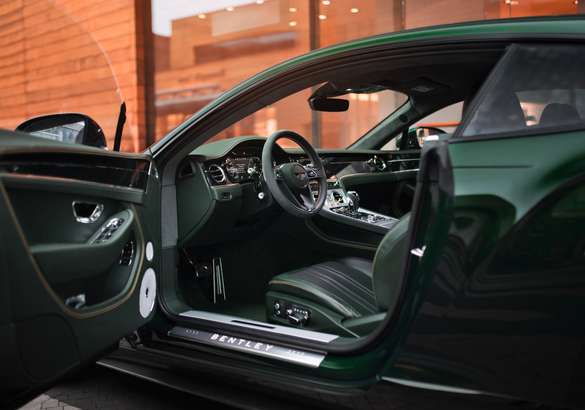 Bentley привез в Россию Continental GT в версии Number 9 Edition