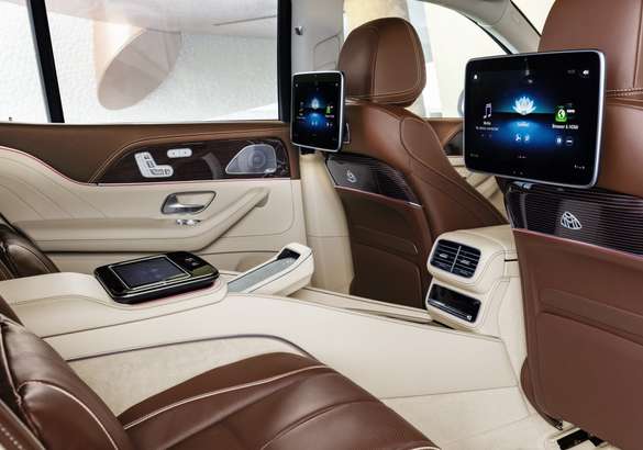 Mercedes представил первый кроссовер Maybach