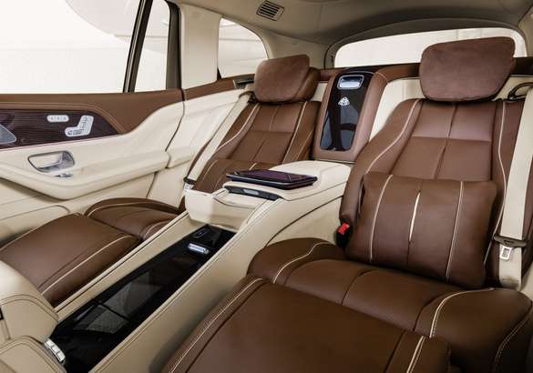 Mercedes представил первый кроссовер Maybach