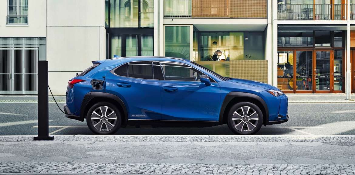 Первым электромобилем Lexus стал UX 300e