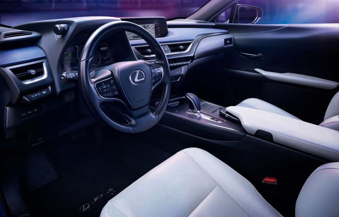 Первым электромобилем Lexus стал UX 300e