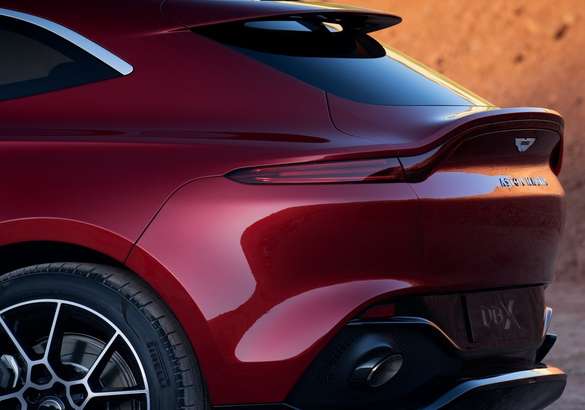 Новый Aston Martin DBX «поедет» на шинах Pirelli