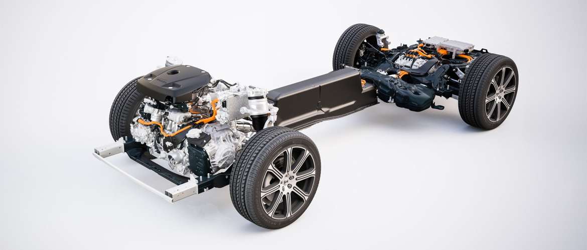 «Гибридный» Volvo XC60 стал доступен для заказа в России