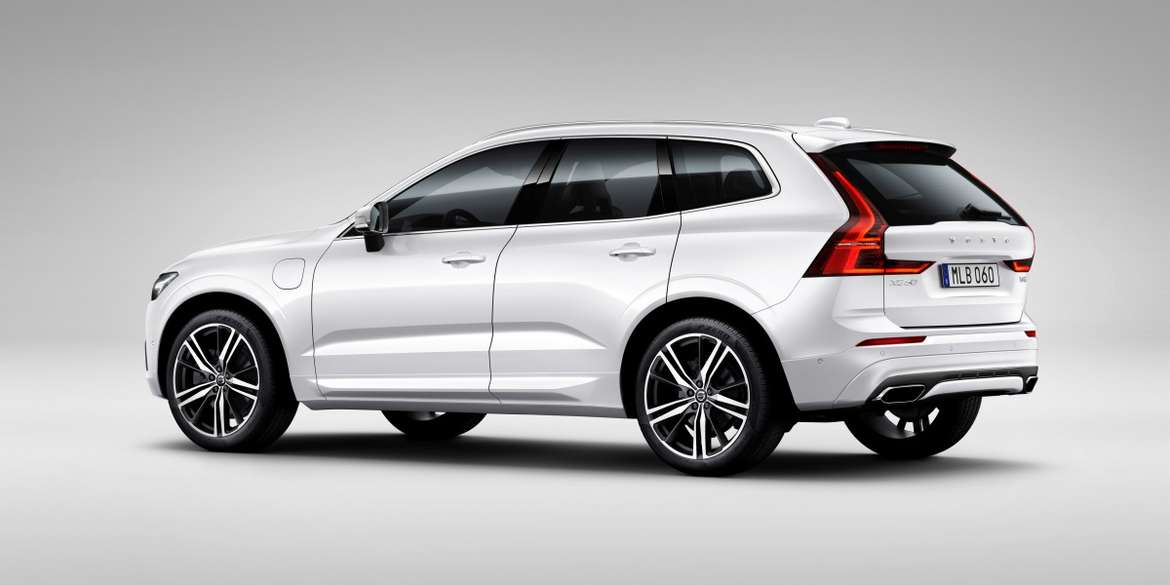 «Гибридный» Volvo XC60 стал доступен для заказа в России
