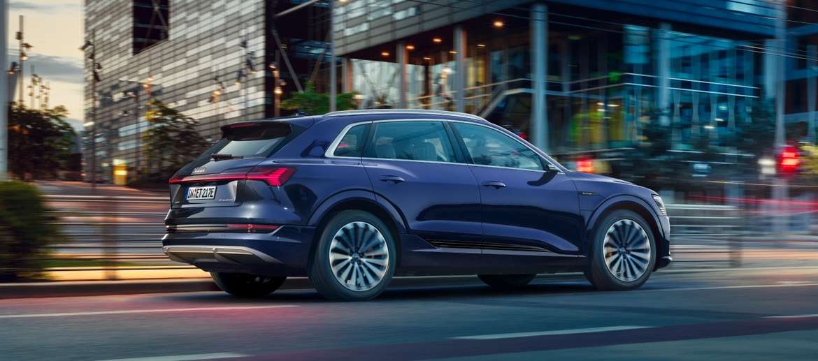 Audi представила модернизированный e-tron