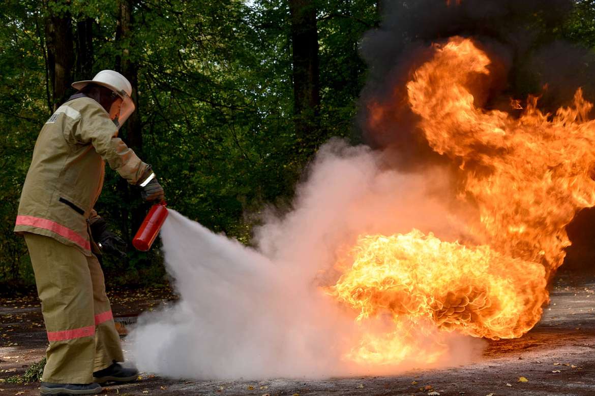 Тест автомобильных огнетушителей: «Фаэкс», «АПТВ», «РИФ», «Ярпожинвест», Airline и «МИГ»
