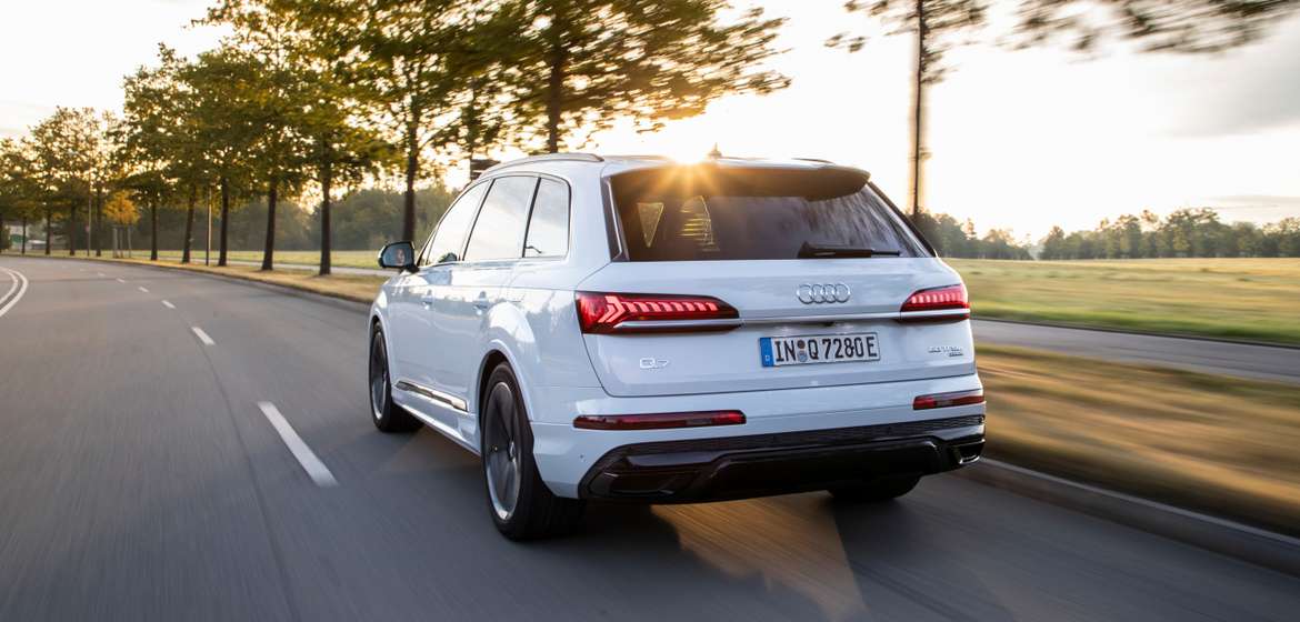 Audi представил гибридную версию Q7