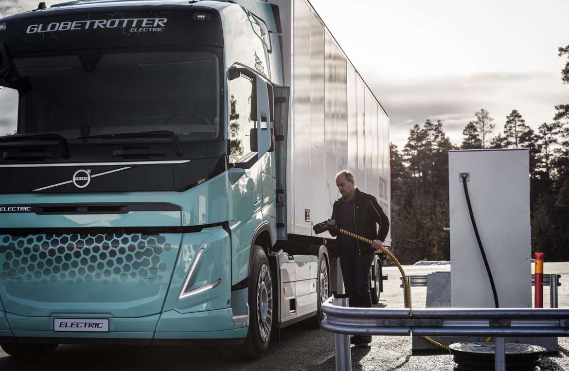 Volvo Trucks представил концепты тяжелых грузовиков на электротяге