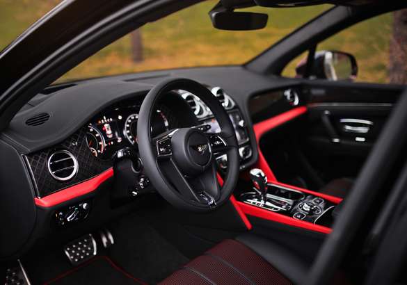 Bentley привез в Россию Bentayga Speed и Bentayga Design Series