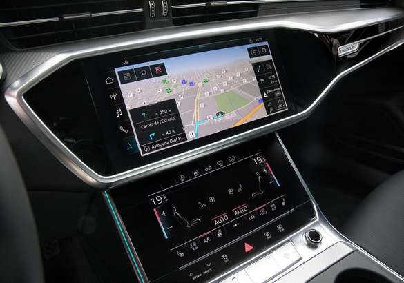 Тест-драйв Audi A6 45 TFSI и Audi A8 60 TFSI: установка на победу
