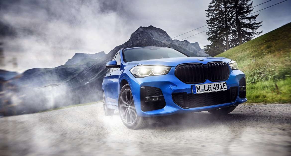 BMW электрифицировал кроссоверы X1 и X2