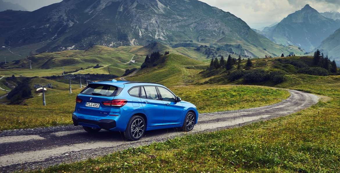 BMW электрифицировал кроссоверы X1 и X2