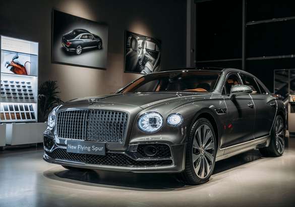 Bentley назвал сроки начала продаж нового Flying Spur и Continental GT V8 в России