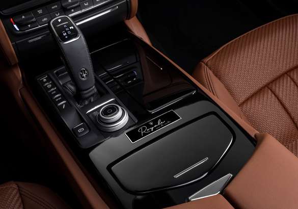 Maserati представил Quattroporte, Levante и Ghibli в версии Royale