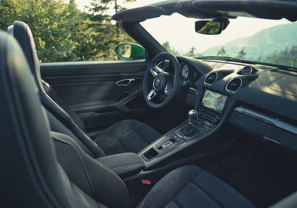 Porsche 718 Cayman и 718 Boxster получили новые версии
