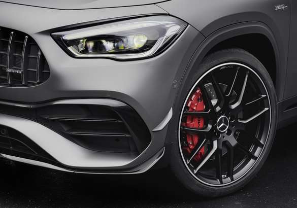 Mercedes представил новую AMG-версию кроссовера GLA