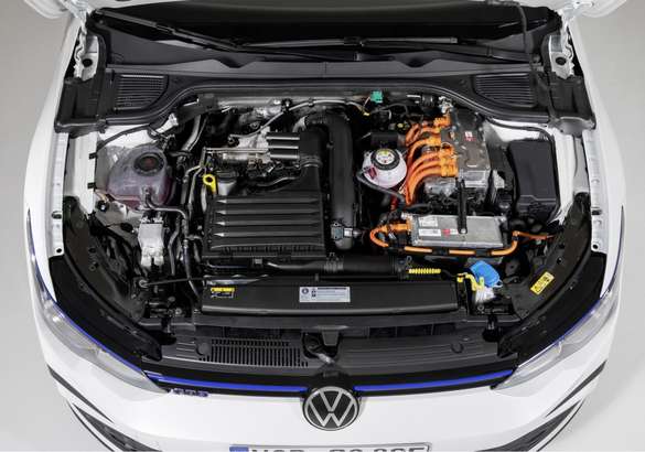 Volkswagen рассекретил сразу три «заряженные» версии нового Golf