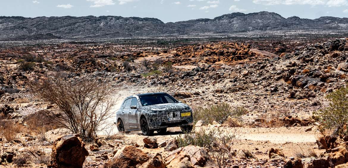 BMW испытывает iNext в песках пустыни Калахари