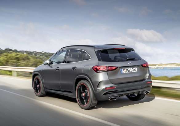 Mercedes оценил в рублях пару новых компактных кроссоверов