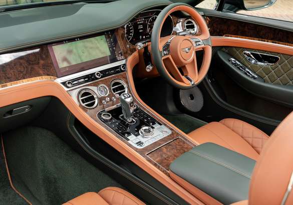 Bentley показал Continental GT Convertible в новой версии от Mulliner