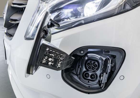 Mercedes показал обновленный Vito и eVito Tourer