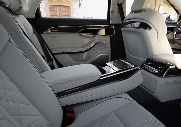 Новый Audi S8 стал доступен для заказа в России