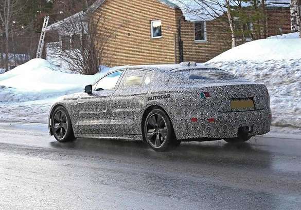 Электрический Jaguar XJ попался фотошпионам
