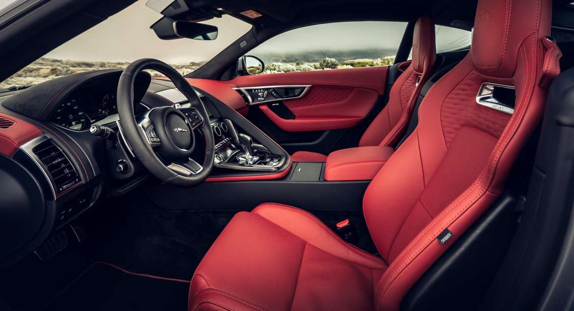 Обновленный Jaguar F-Type доехал до России