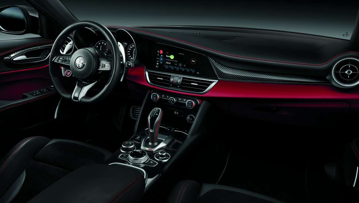 Alfa Romeo обновила топовые версии седана Giulia и кроссовера Stelvio