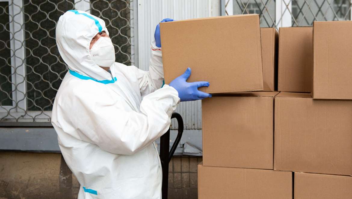 MAN доставил в московские больницы предметы первой необходимости