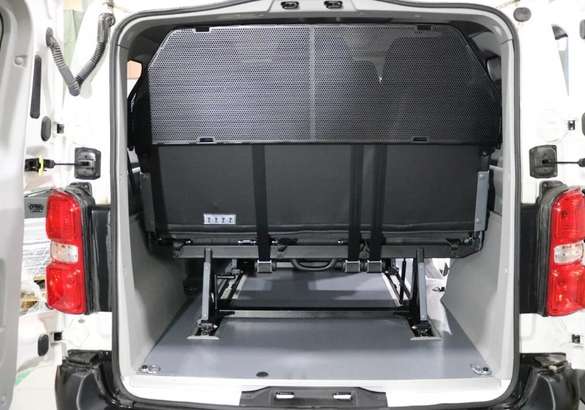 PSA Group представила пассажирскую версию новых Peugeot Expert и Citroen Jumpy