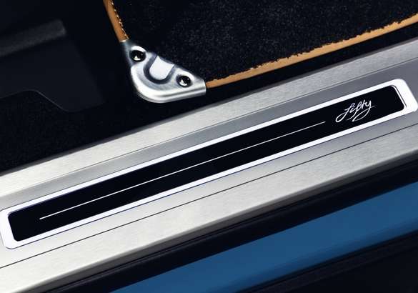 Range Rover получил юбилейную спецверсию