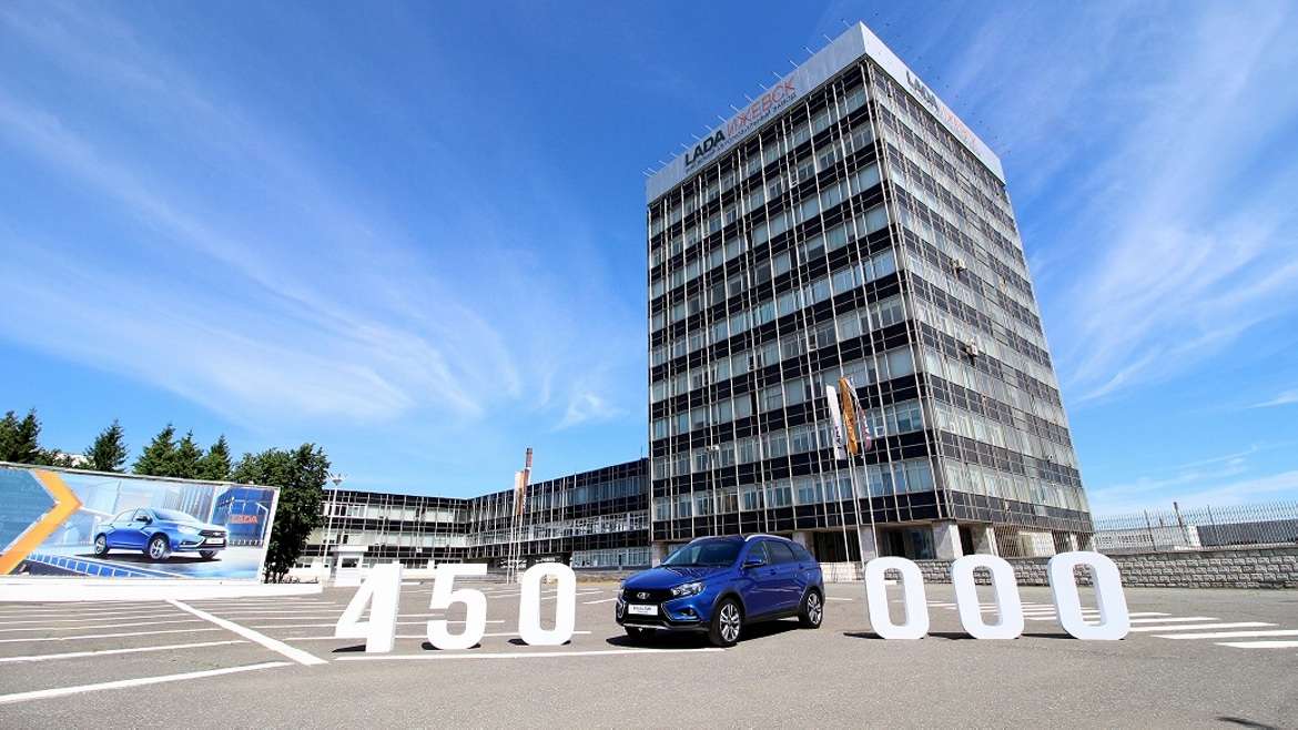 АвтоВАЗ произвел 450-тысячную Lada Vesta