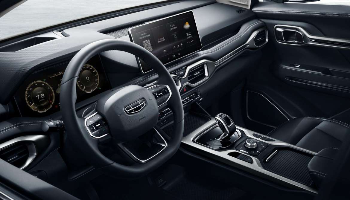 Geely выпустил семиместный кроссовер