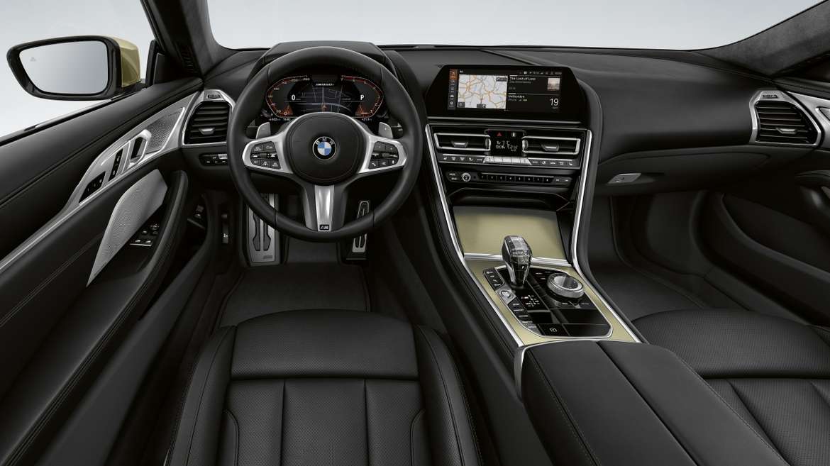 Автомобили BMW 8 Series в «золотой» спецверсии получили рублевый ценник