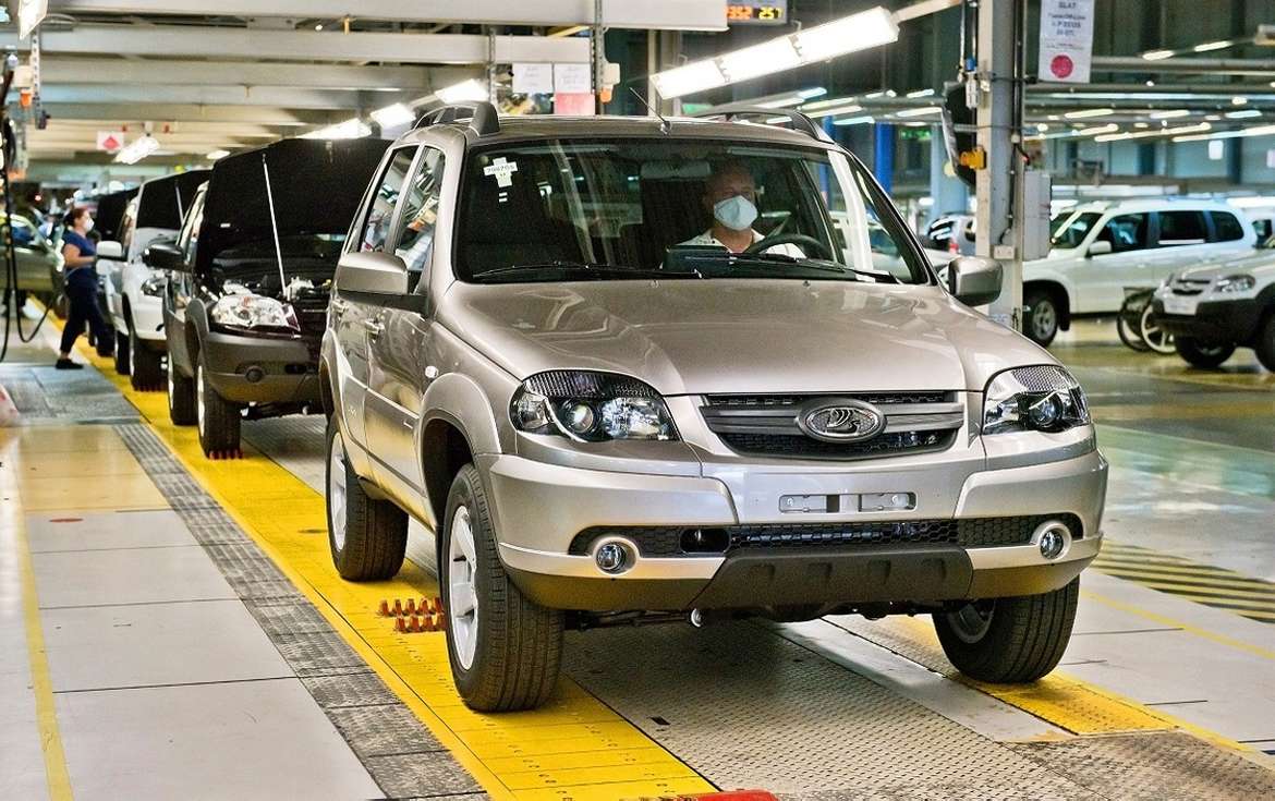 Внедорожник Chevrolet Niva официально стал автомобилем марки Lada