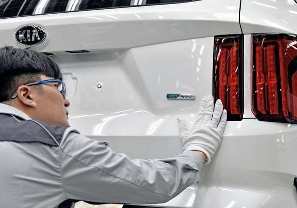 Гибридный Kia Sorento встал на конвейер