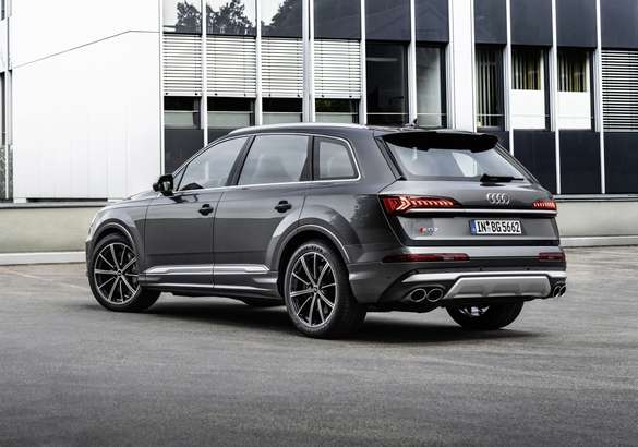 Кроссоверы Audi SQ7 и SQ8 получили новый бензиновый двигатель