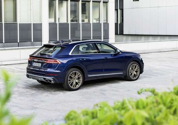 Кроссоверы Audi SQ7 и SQ8 получили новый бензиновый двигатель