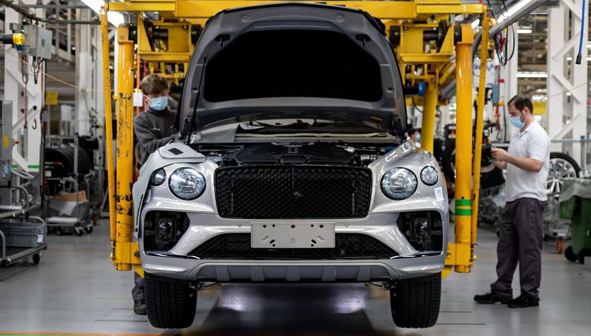 Новый Bentley Bentayga встал на конвейер