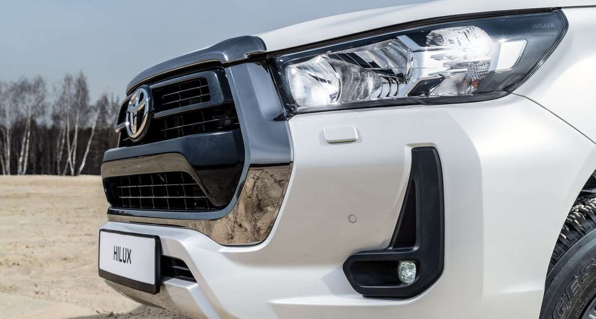Toyota обновила Hilux и Fortuner