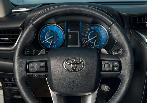 Toyota обновила Hilux и Fortuner