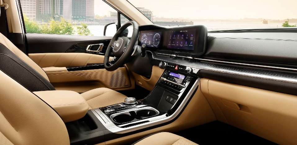 Kia представила новый минивэн Carnival