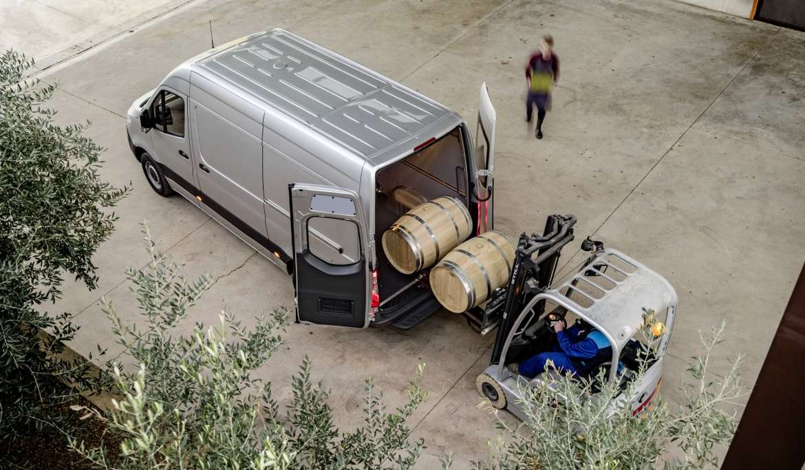 Mercedes-Benz Sprinter получил версию с пневмоподвеской